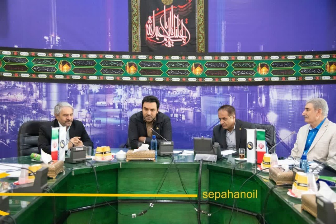 با حضور مدیر کل سازمان محیط زیست استان اصفهان و مدیر عامل شرکت نفت سپاهان، آغاز عملیات اجرائی "سند نظام جامع مدیریت زیست محیطی شرکت نفت سپاهان" ابلاغ گردید با حضور مدیر کل سازمان محیط زیست استان اصفهان و مدیر عامل شرکت نفت سپاهان، آغاز عملیات اجرائی "سند نظام جامع مدیریت زیست محیطی شرکت نفت سپاهان" ابلاغ گردید